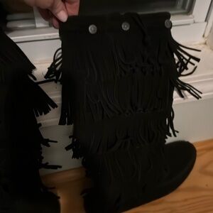 Minnetonka size 9- three fringe boots